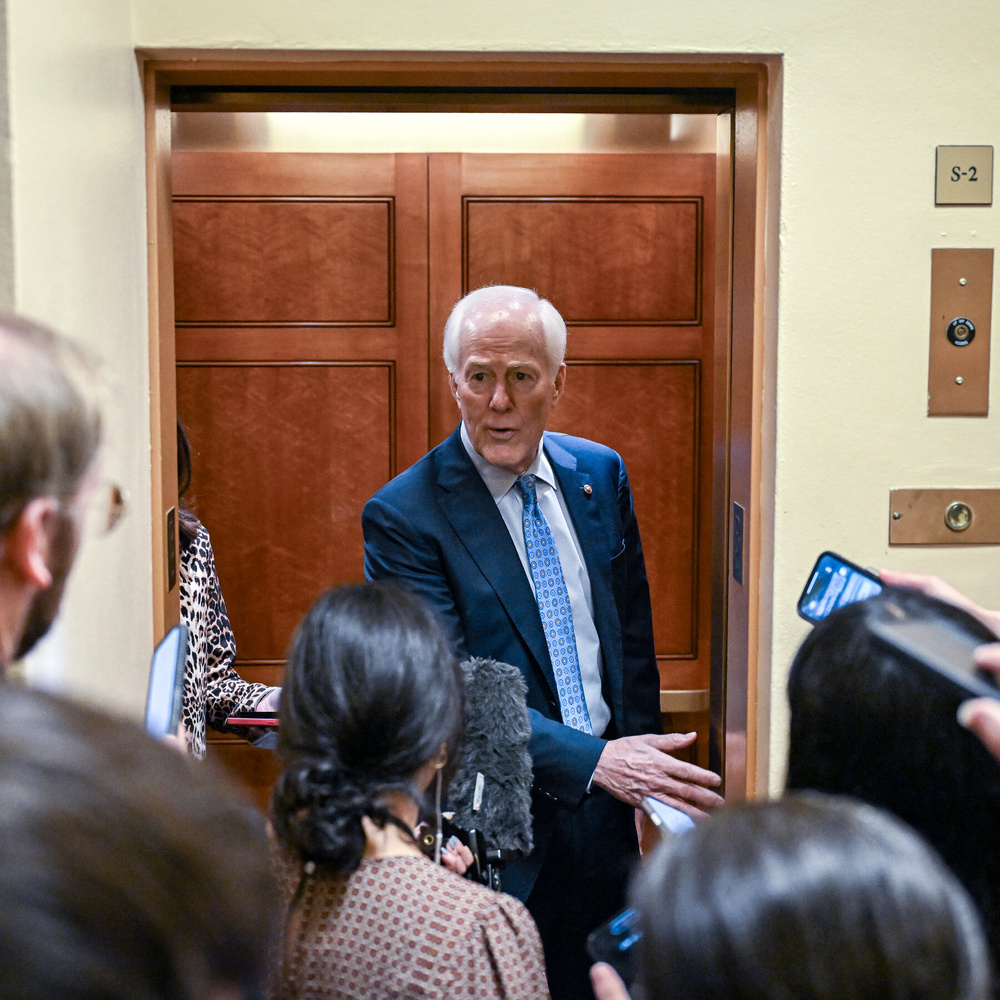 기사 이미지: 공화당, 텍사스 상원 경선에서 켄 팩스턴의 도전에 맞서 존 코닌 구하려 노력