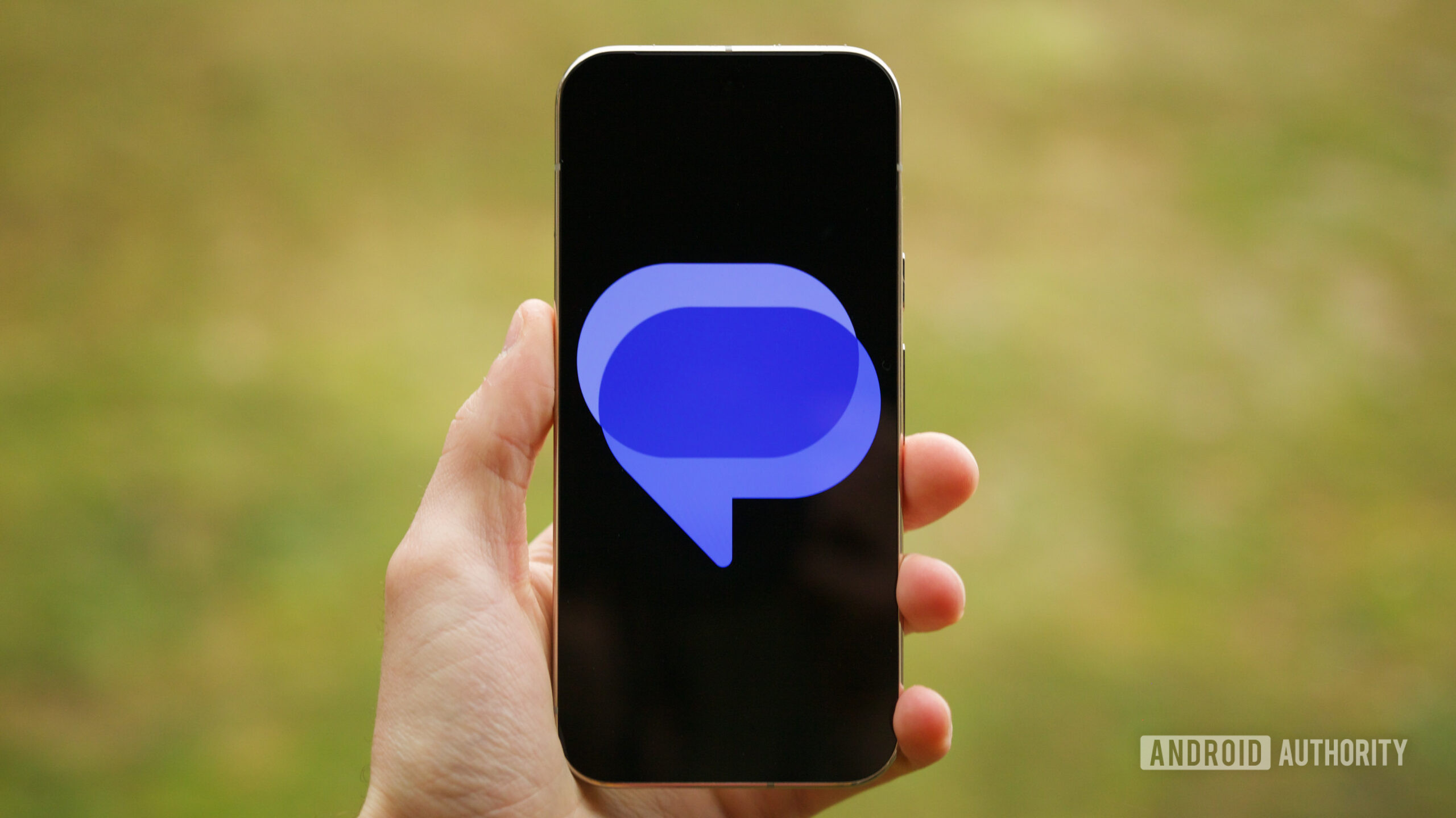 文章配图： Google Messages 即将解决您的暗光取景器难题