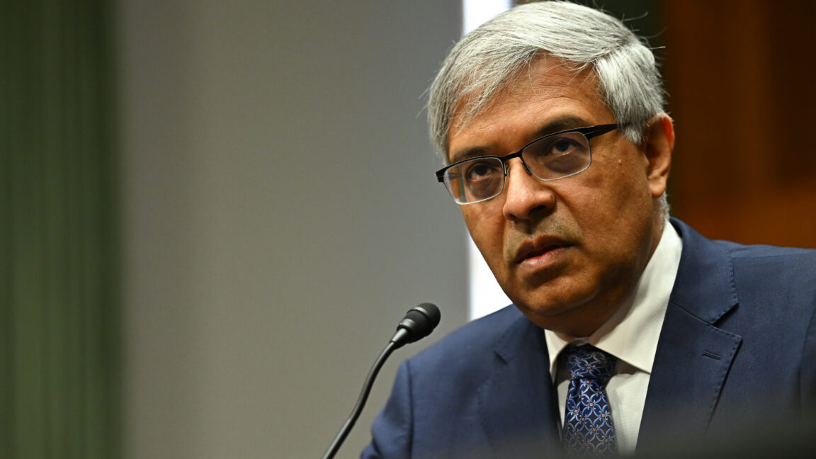 Изображение к статье: Администрация Трампа "уничтожает медицинские исследования", - говорится в отчете Сената