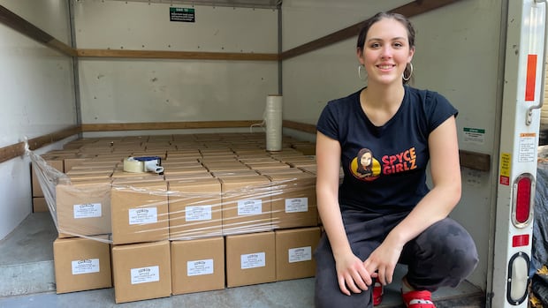 기사 이미지: 그녀는 오타와에서 시작한 사업을 전국적으로 확장하려던 참이었는데, 스파이스 걸스의 변호사들이 소송을 제기하겠다고 위협했다.