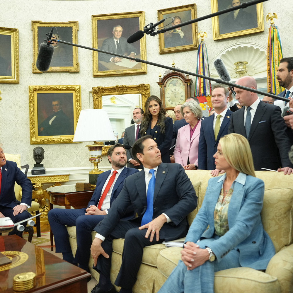 Image for the article: Europe Seeks a Direct Line to Trump, Skeptical That Aides Speak for Him