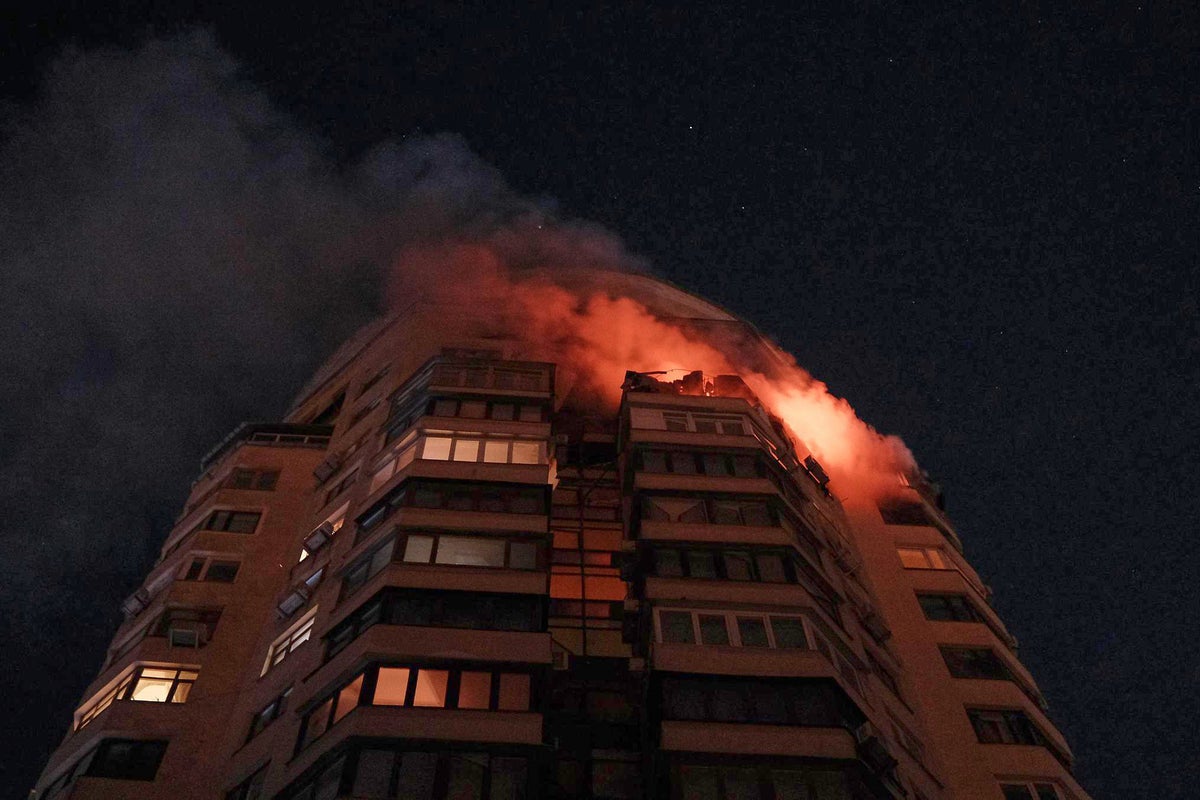 Image for the article: Kremlin says it won’t stop fighting until Kyiv gives in as first day of peace talks end in Abu Dhabi