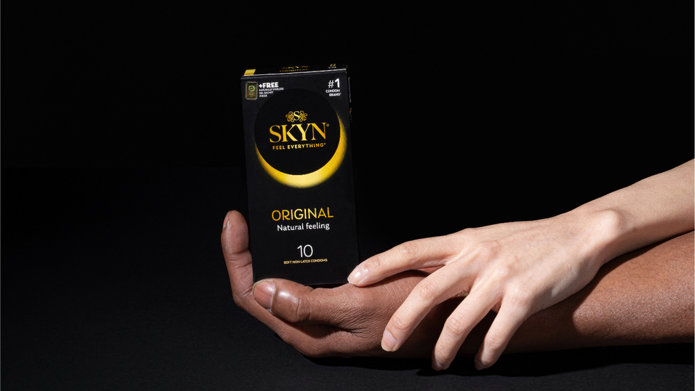 Изображение к статье: "Являются ли оригинальные презервативы SKYN по-прежнему лучшими для "незащищенного" секса? Мы исследуем"