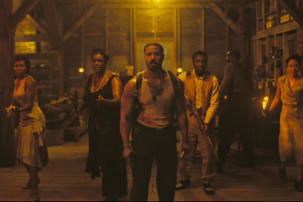 Изображение к статье: Райан Куглер вошел в историю премий для актеров с фильмом «Грешники» как первый человек, снявший два ансамбля-победителя.