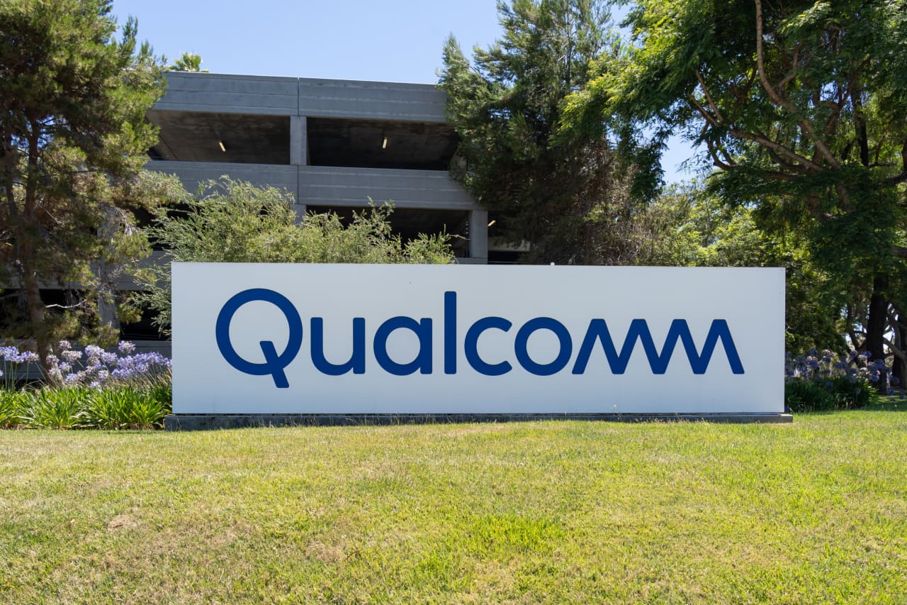 Image for the article: Qualcomm’s stock falls as memory pressures hit outlook