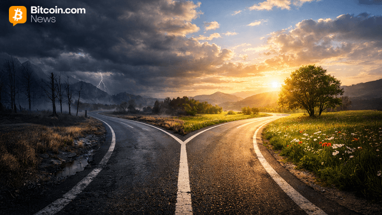 Изображение к статье: Акции криптовалют разделились, в то время как Nasdaq вырос, Dow снизился, а майнеры биткоинов поднялись выше.