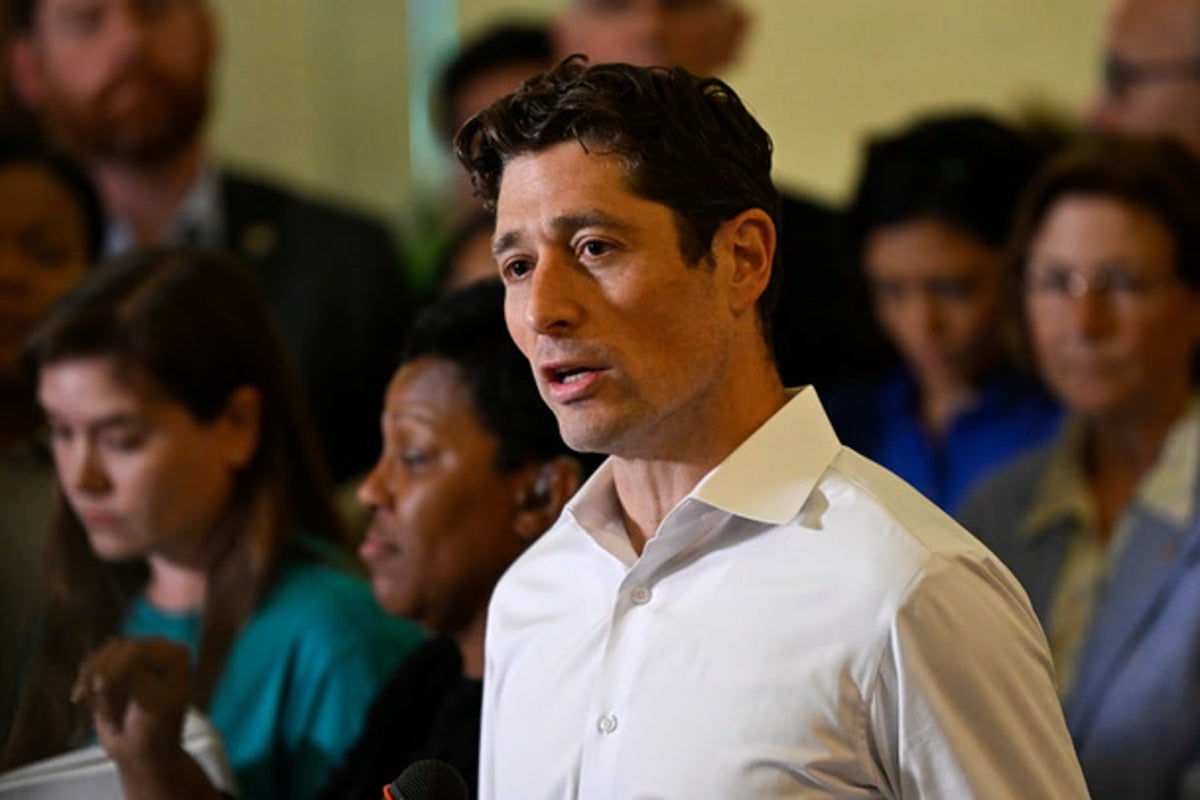 Image for the article: Minneapolis Mayor unapologetic over those offended by him cursing at ICE after shooting