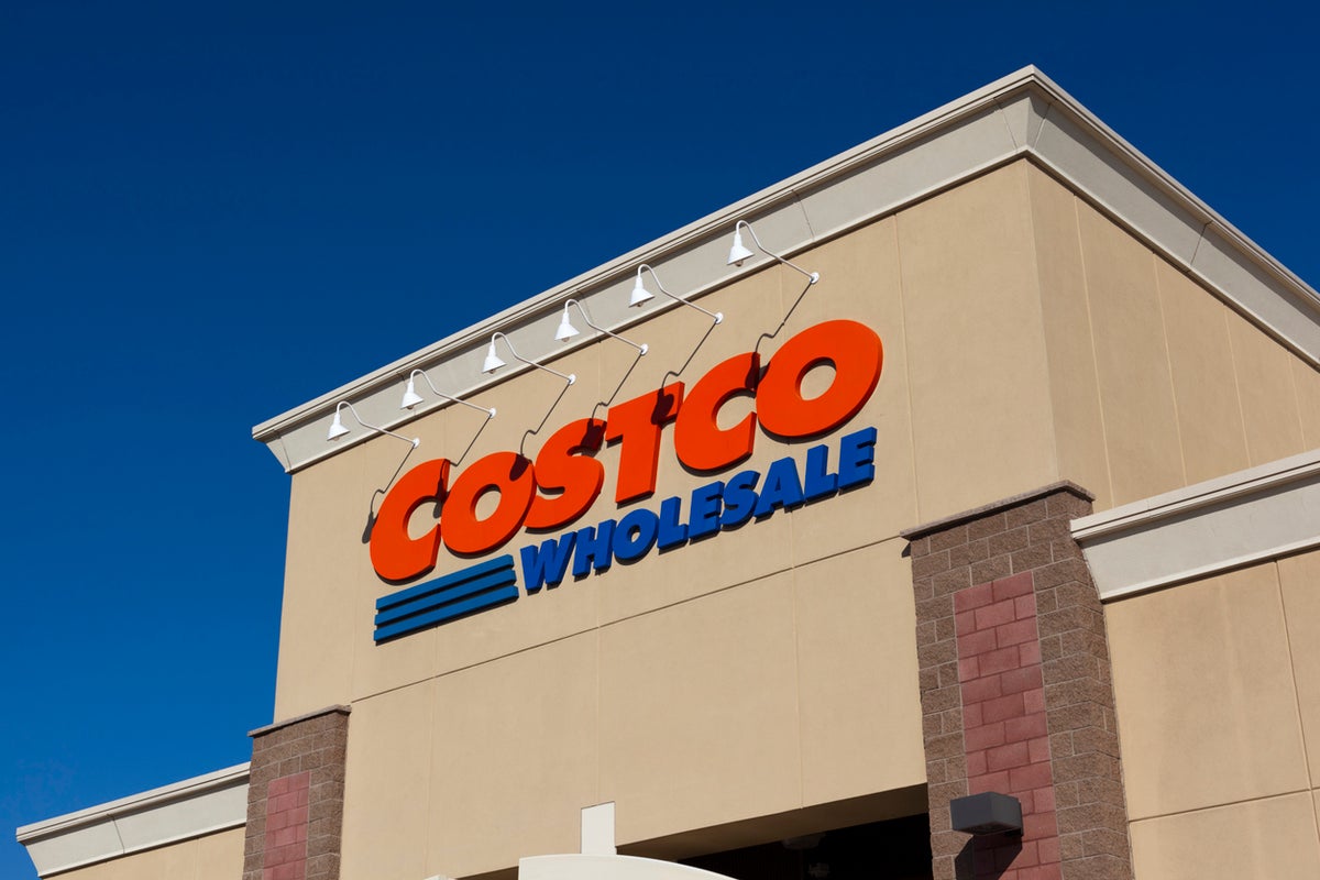 文章配图： Costco 40 年来首次对其 1.50 美元的热狗套餐进行调整。