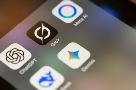 文章配图： 令人担忧的报告指出，AI 聊天机器人持续助长我们最糟糕的妄想，涉及 ChatGPT 和 Grok