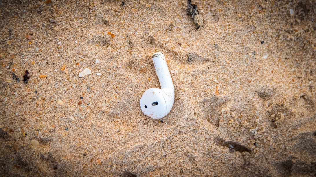 文章配图： 丢了一只 AirPods？这个小技巧能帮你找到它！