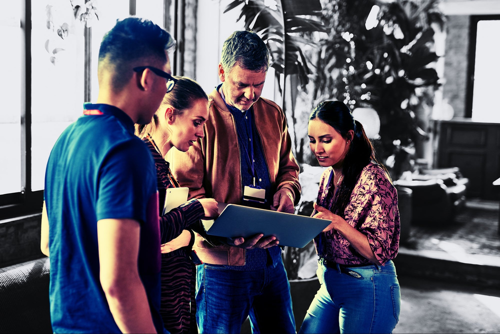 기사 이미지: 만약 당신의 회사가 아직 직원들의 재교육을 시작하지 않았다면, 당신은 조용히 회사의 몰락을 계획하고 있는 것입니다.