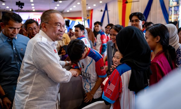 기사 이미지: 말레이시아 총리 안와르 이브라힘, 사바주 선거에서 후퇴하다.
