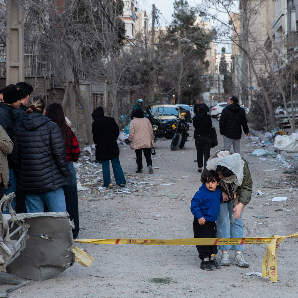 Изображение к статье: "Молимся, чтобы пережить ночь": столица Ирана в осаде