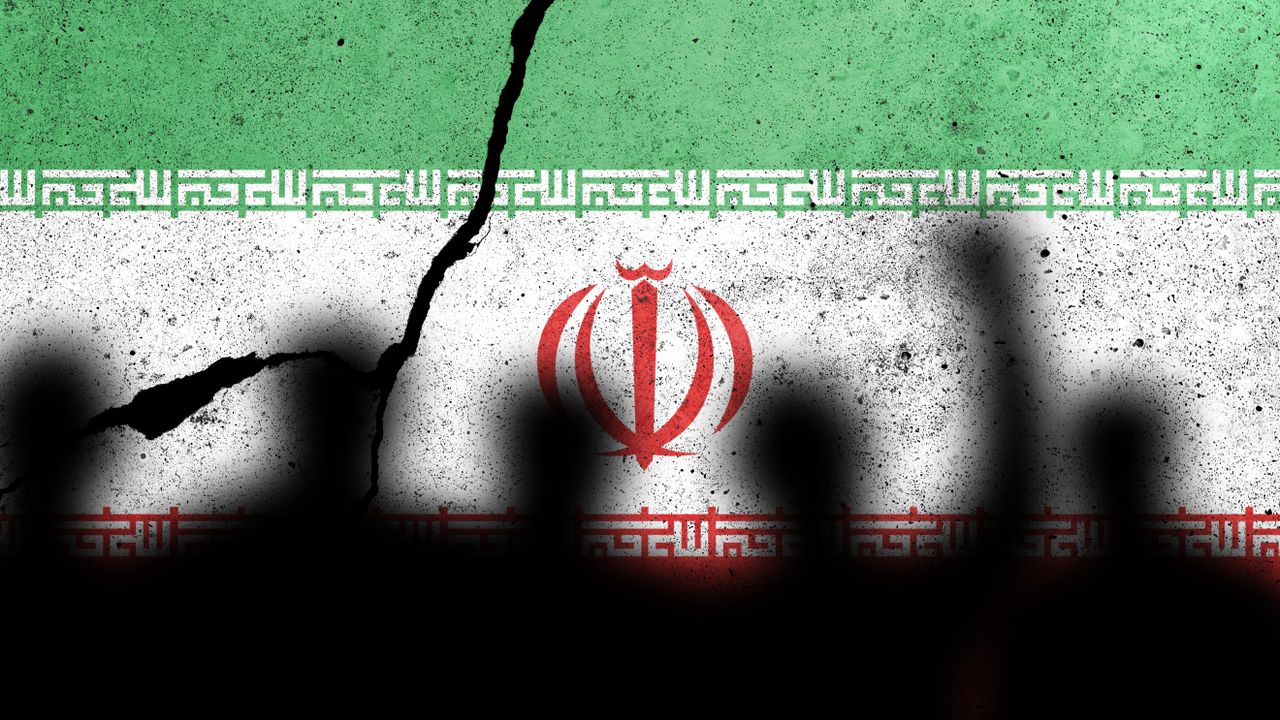 Image for the article: "I have never seen such a thing in my life" – Iran completely shuts down the internet amid protests, Starlink also affected