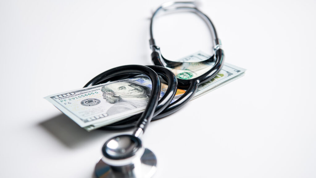 기사 이미지: 의견: 소아 윤리학 전문가 7인: 미성년자에게 성별 확정 진료를 제공하는 병원에 대한 메디케이드 자금 지원 금지 제안은 매우 비윤리적입니다.