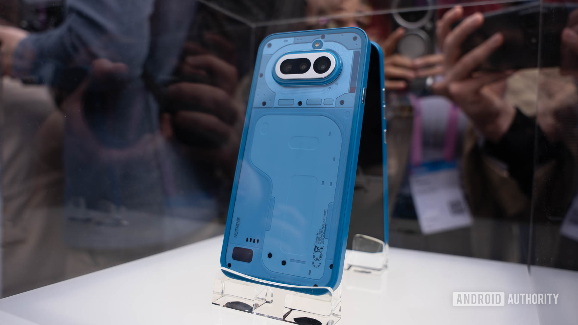 Изображение к статье: Nothing Phone 4a представлен на MWC 2026 с красочной линейкой.