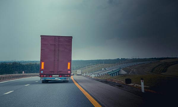기사 이미지: 카자흐스탄-키르기스스탄 국경의 교통 정체는 강화된 검사의 결과
