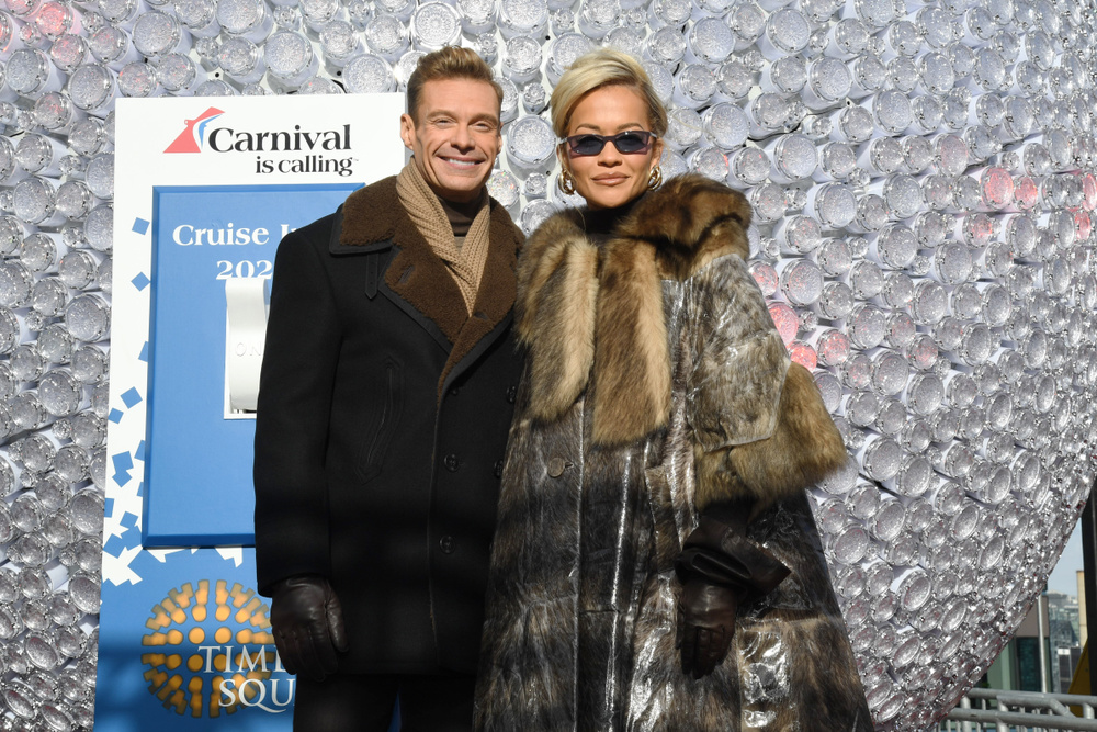 Изображение к статье: Райан Сикрест и Рита Ора на самом масштабном и продолжительном «Новогоднем рок-шоу» в истории передачи