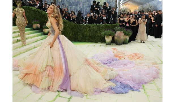 文章配图： 2026 年时尚盛宴：Met Gala 出席者选择经典造型