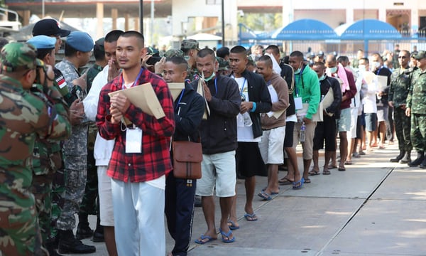 기사 이미지: 태국, 캄보디아 전쟁포로 18명 석방
